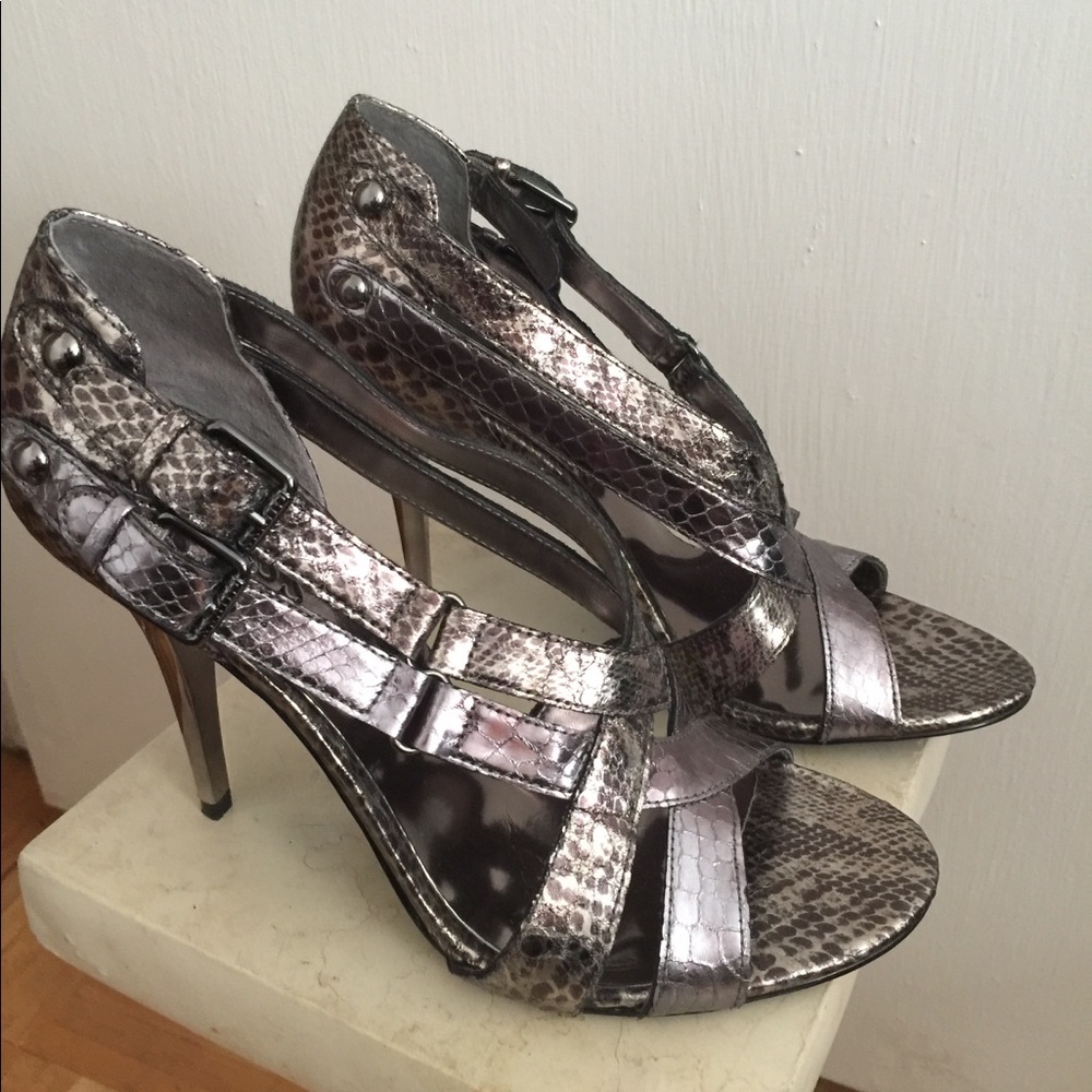 Guess high heels NWOB